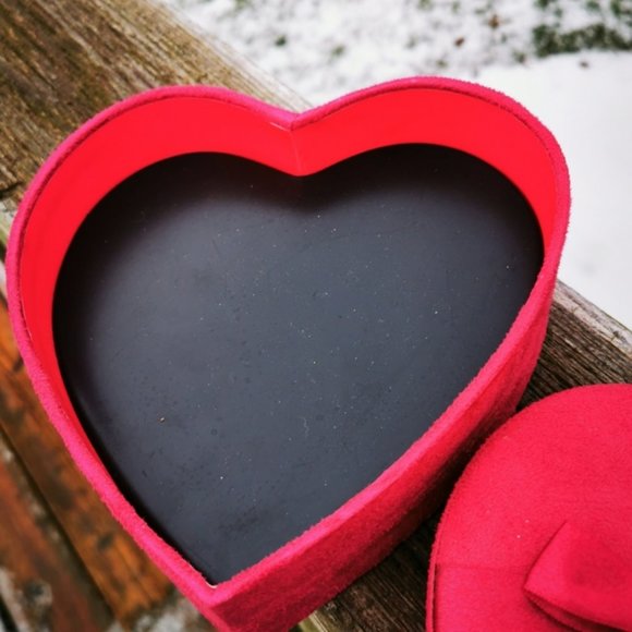 Laura Secord Heart Shaped Pink Velvet Chocolate Box with Bow - Picture 11 of 16